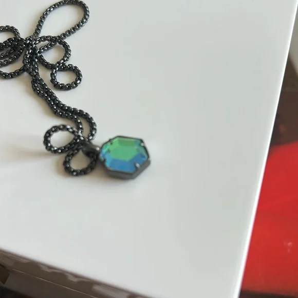 Kendra Scott Gunmetal and Dichroic Glass Stone Adjustable Necklace. - Picture 5 of 7